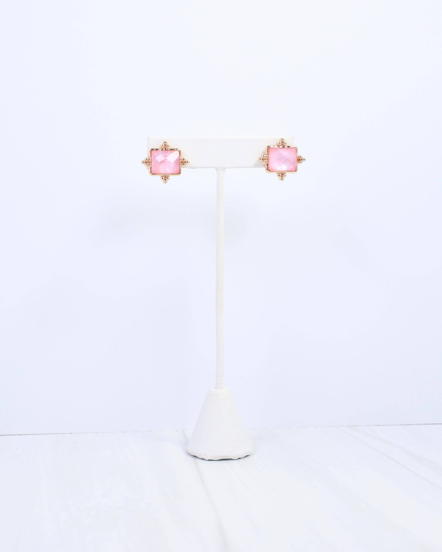 Kerang Square Facited Stud Earring