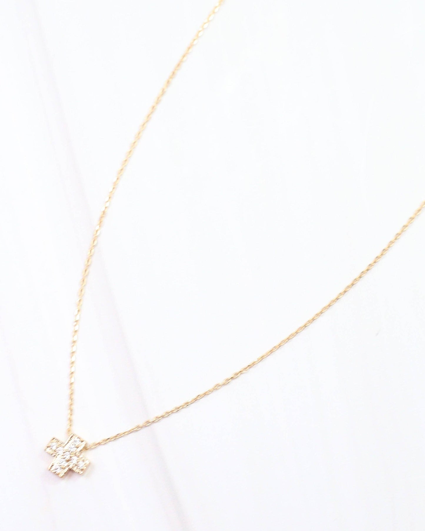 Aria Cross Necklace Gold