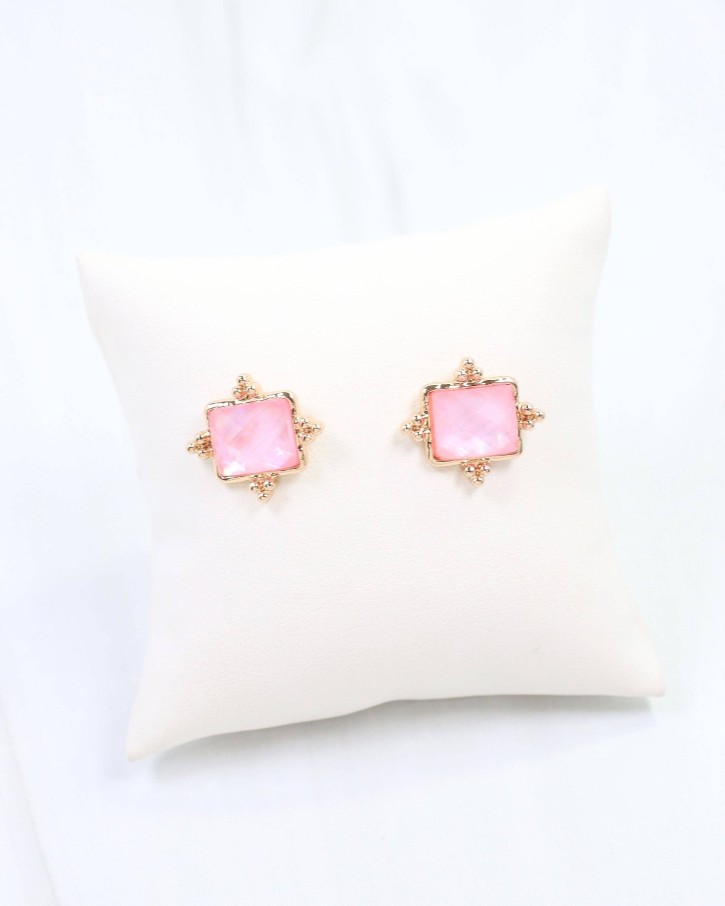 Kerang Square Facited Stud Earring