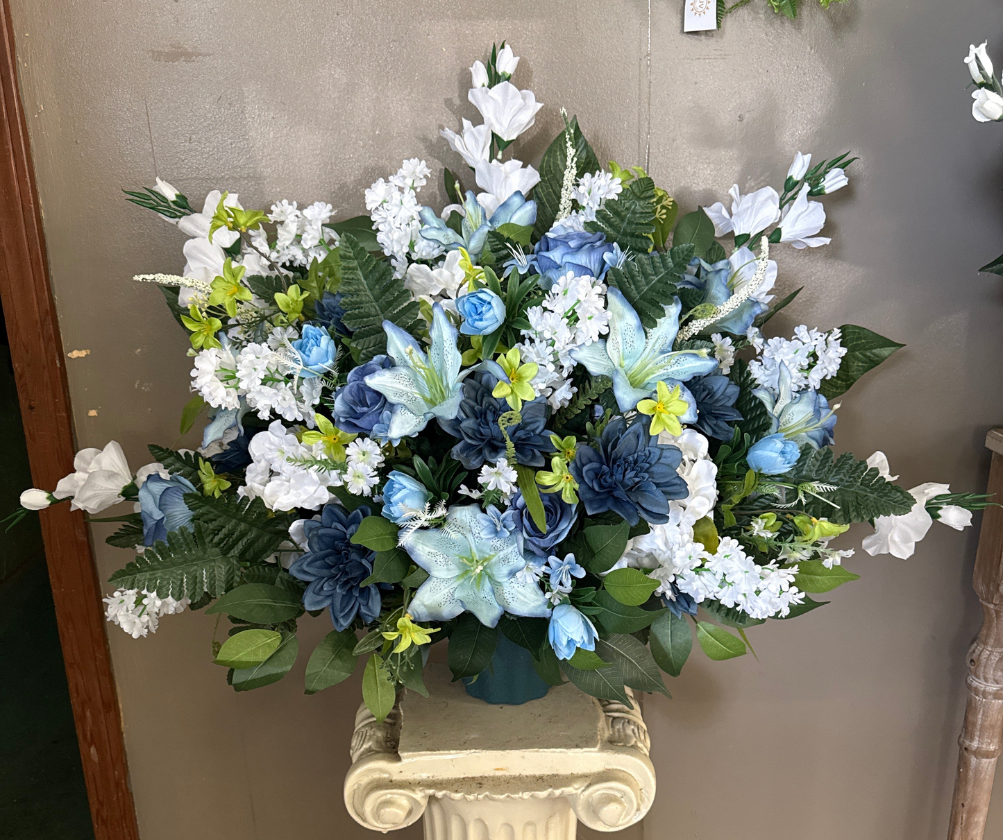 White & Blue Silk Pot